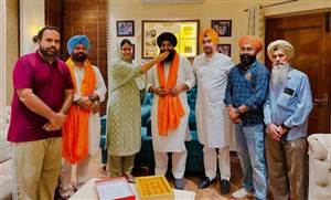 ਗੁਰਪ੍ਰੀਤ ਕੌਰ ਥਿਆੜਾ ਨੇ ਨਿਸ਼ਾਨਬੀਰ ਸਿੰਘ ਢਿੱਲੋਂ ਨੂੰ ਕੀਤਾ ਸਨਮਾਨਿਤ