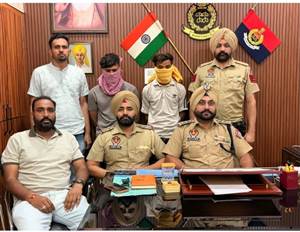 ਵਿਦੇਸ਼ੀ ਨੰਬਰਾਂ ਤੋਂ ਫਿਰੌਤੀ ਮੰਗਣ ਤੇ ਜਾਨੋਂ ਮਾਰਨ ਦੀਆਂ ਧਮਕੀਆਂ ਦੇਣ ਵਾਲੇ ਗਿਰੋਹ ਦਾ ਪਰਦਾਫਾਸ਼, ਦੋ ਗ੍ਰਿਫ਼ਤਾਰ, ਇੱਕ ਨਾਬਾਲਗ ਹਿਰਾਸਤ 'ਚ
