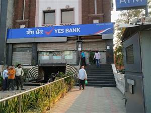 Breaking : Yes Bank ਦੇ ਮੈਨੇਜਰ ਨੂੰ ਮਾਰੀ ਗੋਲੀ, ਲੈਣ-ਦੇਣ ਦੇ ਵਿਵਾਦ 'ਚ ਚੱਲੀਆਂ ਗੋਲੀਆਂ