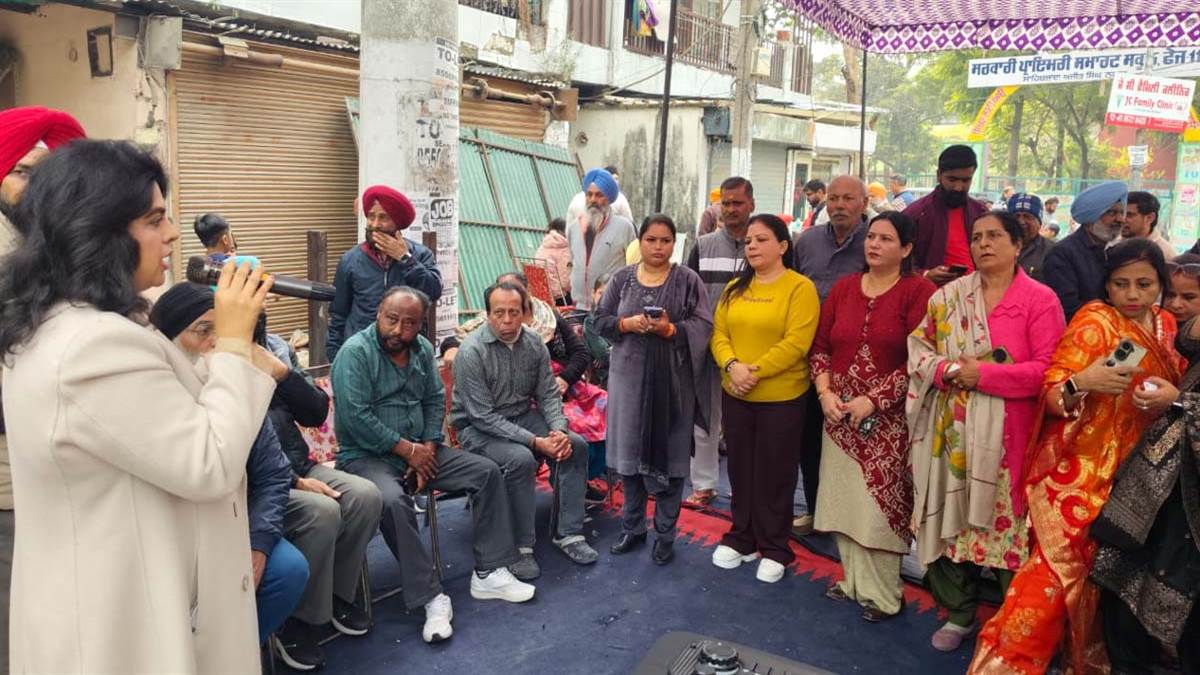 ਭਾਜਪਾ ਆਗੂ ਆਭਾ ਬਾਂਸਲ ਨੇ ਕੀਤੀ ਫੇਜ਼-11 ਦੇ ਧਰਨੇ ’ਚ ਸ਼ਮੂਲੀਅਤ