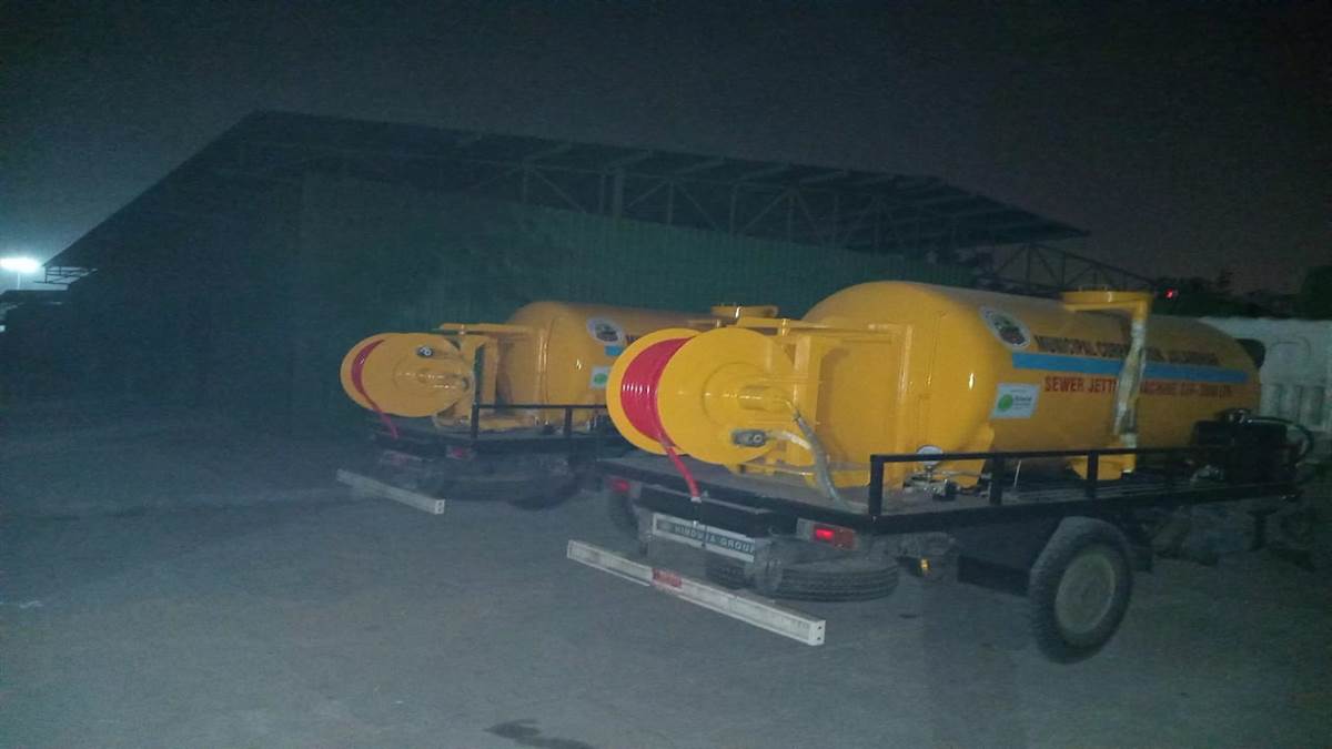 ਨਗਰ ਨਿਗਮ ਕੰਪਲੈਕਸ ’ਚ ਖੜ੍ਹੀਆਂ ਜੈਟਿੰਗ ਮਸ਼ੀਨਾਂ ਦੇ ਚਾਲਕ ਨਹੀਂ