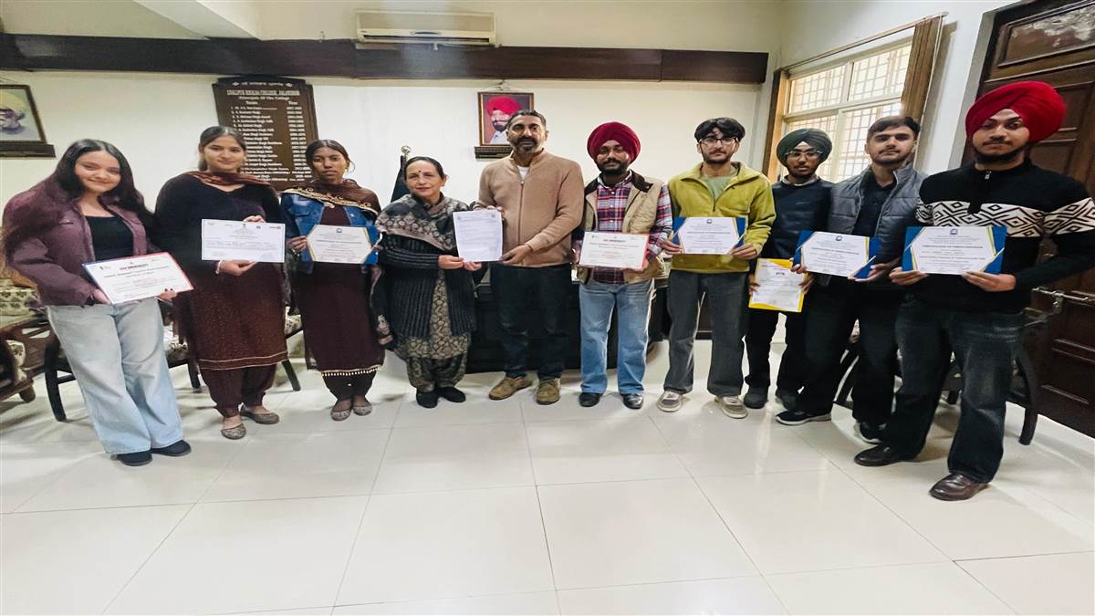 ਪ੍ਰੋਗਰਾਮ ’ਚ ਐੱਨਐੱਸਐੱਸ ਵਲੰਟੀਅਰਾਂ ਦਾ ਸ਼ਾਨਦਾਰ ਪ੍ਰਦਰਸ਼ਨ