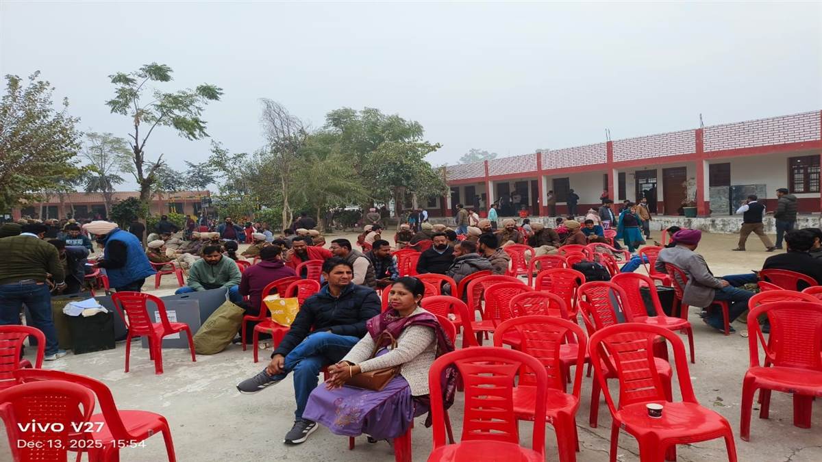 ਚੋਣਾਂ ਸਬੰਧੀ ਪੋਲਿੰਗ ਪਾਲਟੀਆਂ ਚੋਣ ਸਮੱਗਰੀ ਤੇ ਸਾਮਾਨ ਲੈ ਕੇ ਰਵਾਨਾ