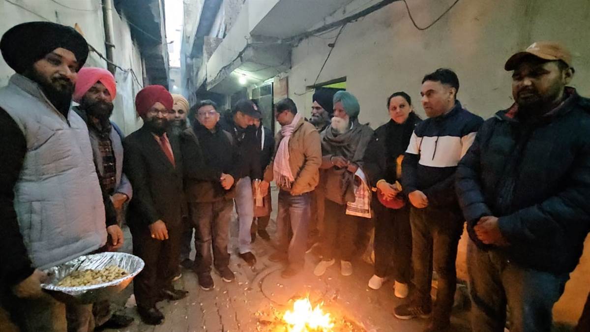 ਧੀਆਂ ਦੀ ਲੋਹੜੀ ਵੰਡ ਕੇ ਖ਼ੁਸ਼ੀ ਮਨਾਈ