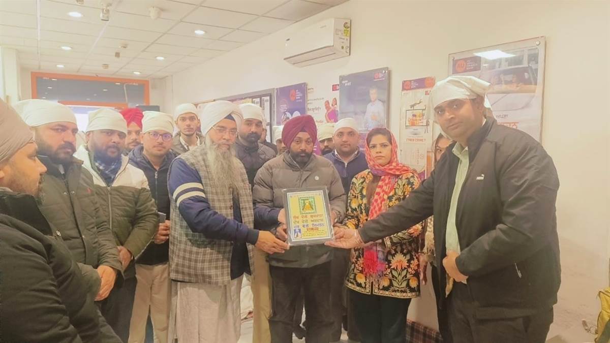 ਫਾਈਨਾਂਸ ਬੈਂਕ ’ਚ ਸ੍ਰੀ ਸੁਖਮਨੀ ਸਾਹਿਬ ਦਾ ਪਾਠ ਕਰਵਾਇਆ