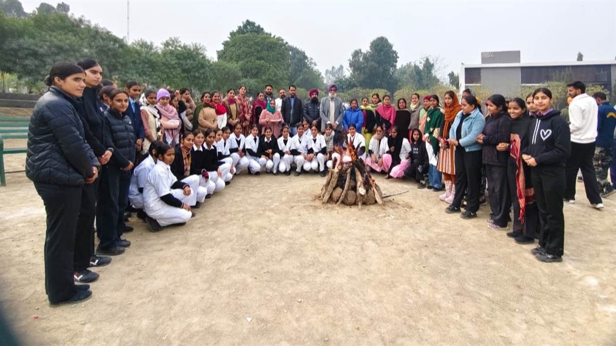 ਦਿ ਰੋਇਲ ਕਾਲਜ ਆਫ਼ ਨਰਸਿੰਗ ਬੋੜਾਵਾਲ ’ਚ ਮਨਾਈ ਲੋਹੜੀ