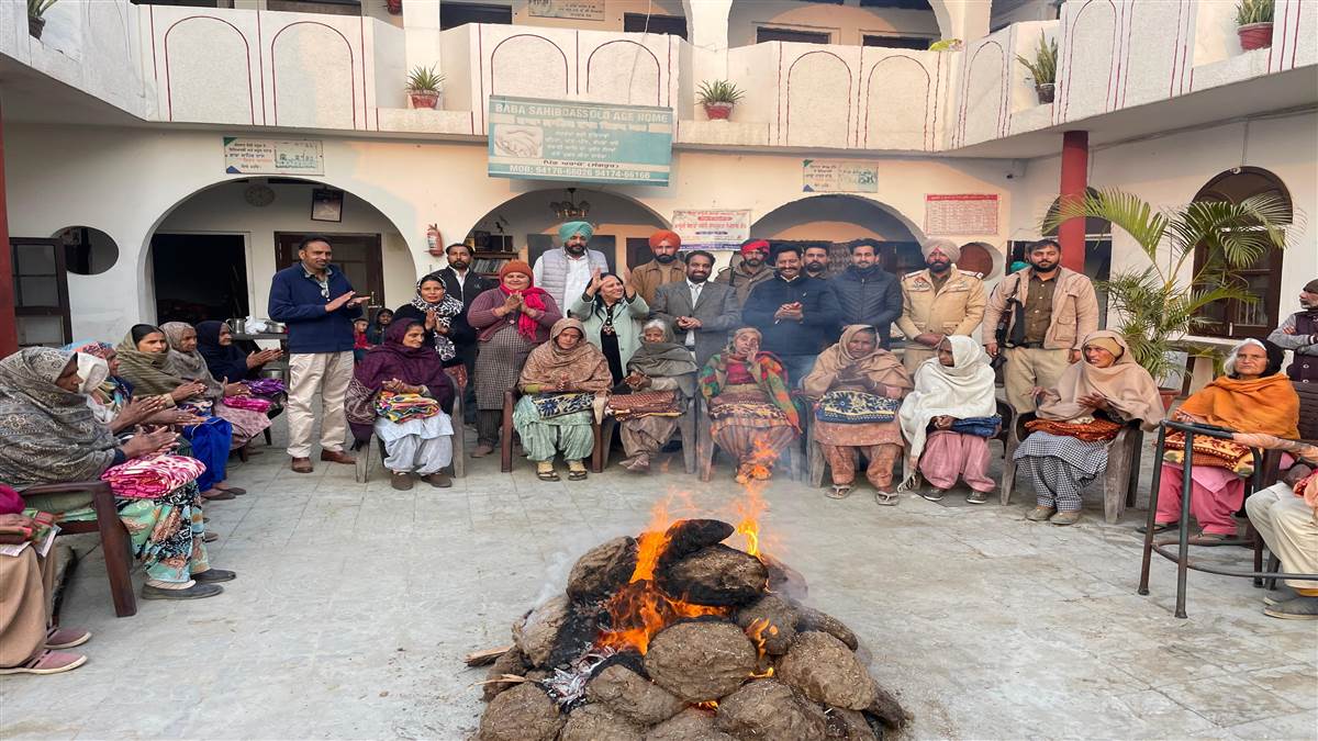 ਡੀਐਸਪੀ ਕੌਸ਼ਲ ਨੇ ਆਸ਼ਰਮ ਦੇ ਬਜ਼ੁਰਗਾਂ ਨਾਲ ਮਨਾਈ ਲੋਹੜੀ