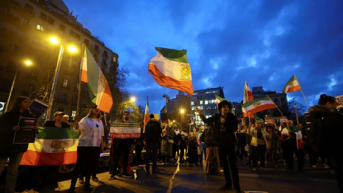 ਈਰਾਨ 'ਚ ਲੱਗਿਆ ਲਾਸ਼ਾਂ ਦਾ ਢੇਰ, ਸੜਕਾਂ ’ਤੇ ਵਿਛੀਆਂ ਲਾਸ਼ਾਂ ਤੇ ਹਰ ਪਾਸੇ ਮਚਿਆ ਚੀਕ-ਚਿਹਾੜਾ; ਹੁਣ ਤੱਕ 3 ਹਜ਼ਾਰ ਤੋਂ ਵੱਧ ਲੋਕਾਂ ਦੀ ਮੌਤ