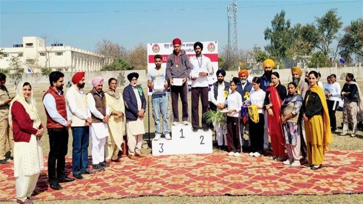 ਮਲੂਕਾ ਵਿਖੇ ਇਕ ਦਿਨਾ ਐਥਲੈਟਿਕ ਮੀਟ ਦੇ ਜੇਤੂ ਖਿਡਾਰੀ ਸਨਮਾਨਿਤ