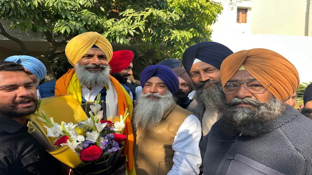 . ਗੁਰਨੇਕ ਸਿੰਘ ਸਾਥੀਆਂ ਸਣੇ ਮਜੀਠੀਆ ਨੂੰ ਮਿਲੇ