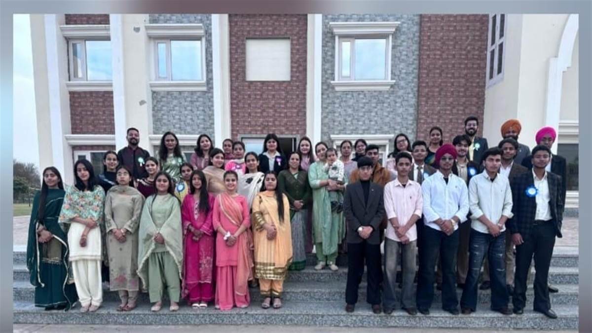 ਵਿਜ਼ਡਮ ਸਕੂਲ ’ਚ 10ਵੀਂ ਜਮਾਤ ਨੂੰ ਦਿੱਤੀ ਵਿਦਾਇਗੀ ਪਾਰਟੀ