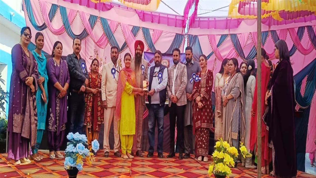 ਉਜਵੱਲ ਭਵਿੱਖ ਲਈ ਅਨੁਸ਼ਾਸਨ ’ਚ ਰਹਿਣਾ ਜ਼ਰੂਰੀ : ਨਰਿੰਦਰ ਮੋਹਨ ਕਟਾਰੀਆ