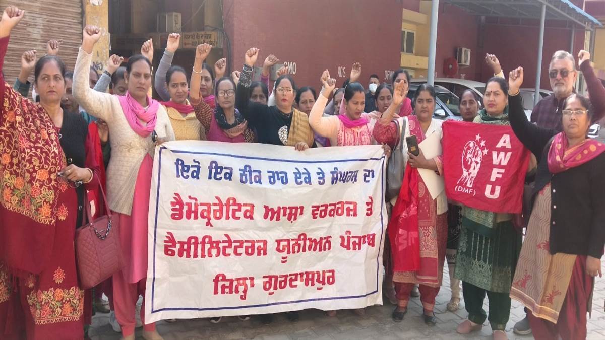 ਆਸ਼ਾ ਵਰਕਰਾਂ ਨੇ ਦਿੱਤਾ ਸਿਵਲ ਸਰਜਨ ਨੂੰ ਦਿੱਤਾ ਮੰਗ ਪੱਤਰ