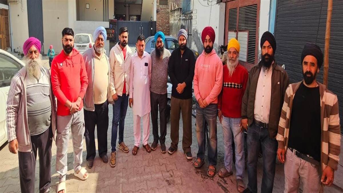 ਮਹਾਂਸ਼ਿਵਰਾਤਰੀ ਮੌਕੇ ਮਹੱਲਾ ਪ੍ਰੇਮ ਪੁਰਾ ਵਿਖੇ ਲੰਗਰ ਲਗਾਇਆ