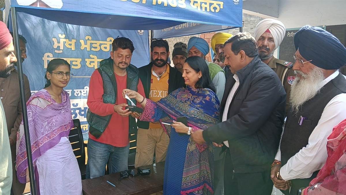 ਡੀਸੀ ਵੱਲੋਂ ਸਿਹਤ ਯੋਜਨਾ ਕਾਰਡ ਸਬੰਧੀ ਲਾਏ ਕੈਂਪ ਦਾ ਦੌਰਾ