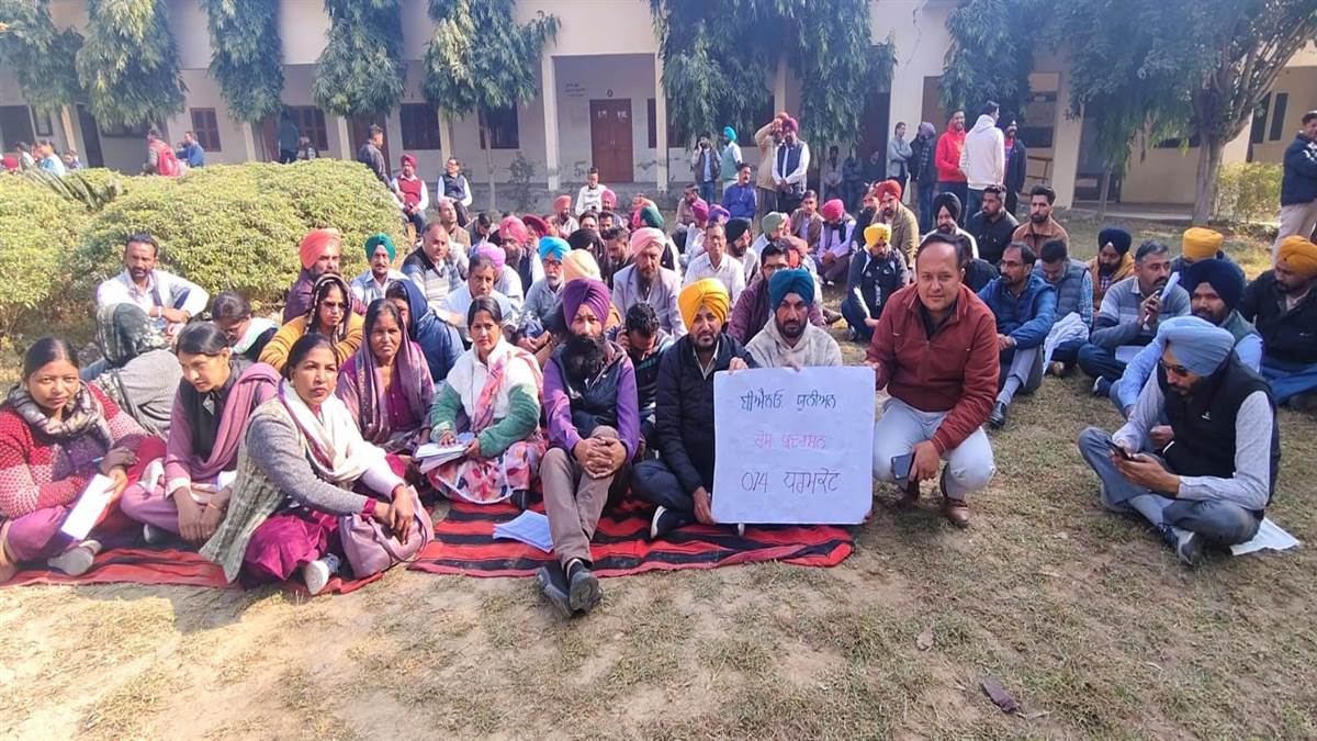 ਬੀਐੱਲਓਜ਼ ਯੂਨੀਅਨ ਨੇ ਸਰਕਾਰ ਖ਼ਿਲਾਫ਼ ਕੀਤਾ ਰੋਸ ਦਾ ਪ੍ਰਗਟਾਵਾ