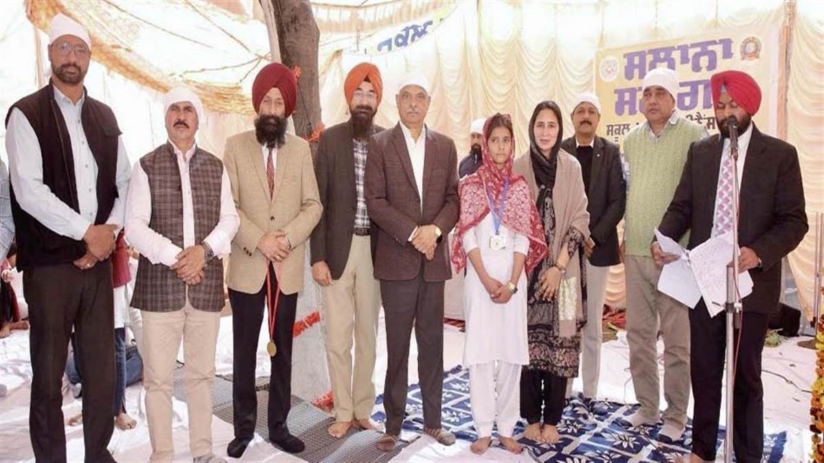 ਸਕੂਲ ਆਫ ਐਮੀਨੈਂਸ ਬੰਗਾ ਵਿਖੇ ਸਾਲਾਨਾ ਸਮਾਗਮ ਕਰਵਾਇਆ