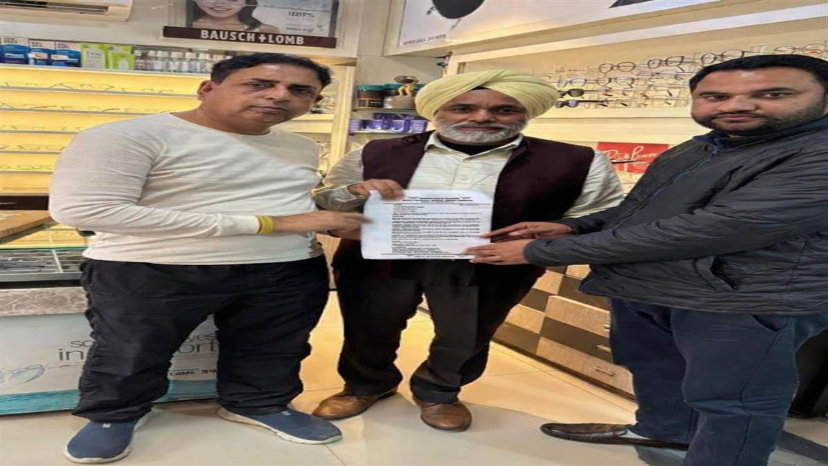ਸਟਾਪ ਦੀ ਮੰਗ ਨੂੰ ਲੈ ਕੇ ਕੈਂਥ ਨੂੰ ਸੌਂਪਿਆ ਮੰਗ ਪੱਤਰ