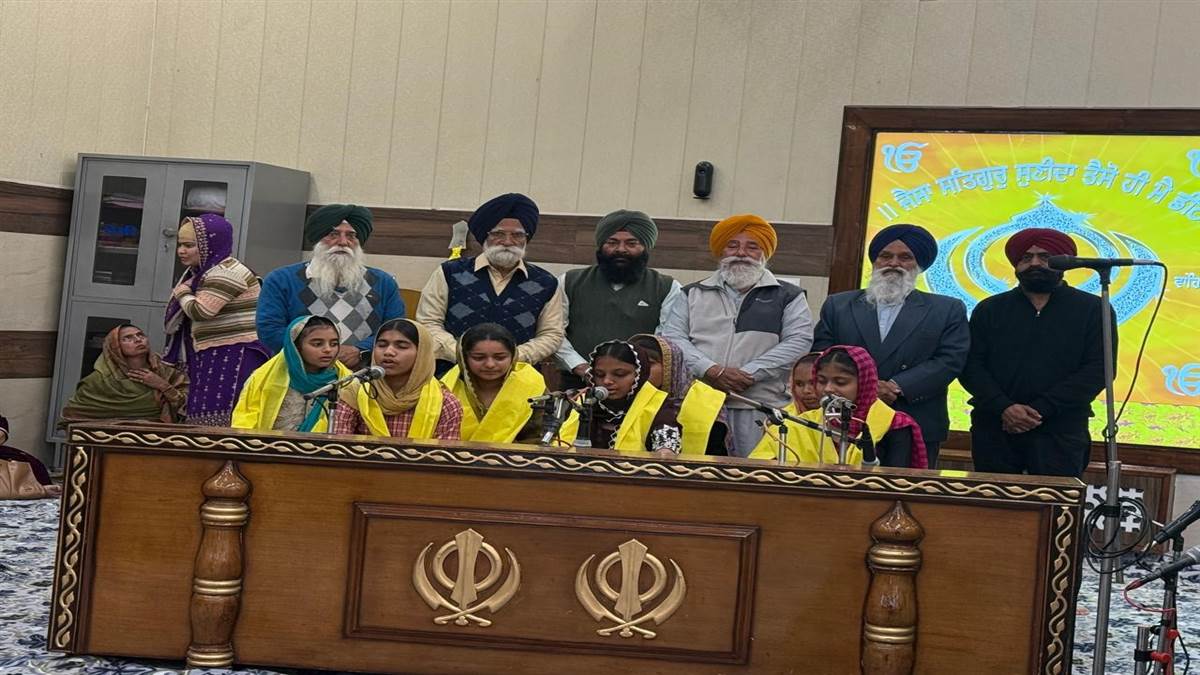 ਸ੍ਰੀ ਸੁਖਮਨੀ ਸਾਹਿਬ ਦਾ ਪਾਠ ਕਰਵਾ ਕੇ ਦਿੱਤੀ ਵਿਦਾਇਗੀ ਪਾਰਟੀ