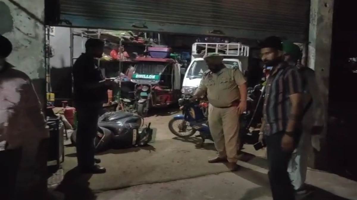 ਪੈਸਿਆਂ ਦੇ ਲੈਣ-ਦੇਣ ’ਚ ਕਰਿਆਨਾ ਕਾਰੋਬਾਰੀ ਨੇ ਗੋਲ਼ੀਆਂ ਚਲਾਈਆਂ, ਦੋ ਜ਼ਖ਼ਮੀ