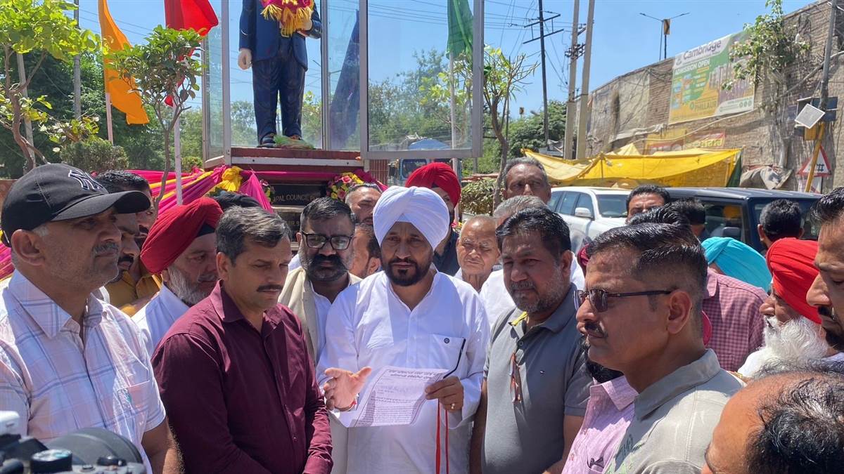 ਸਾਂਝਾ ਅਧਿਆਪਕ ਮੋਰਚਾ ਵੱਲੋਂ ਚਰਨਜੀਤ ਸਿੰਘ ਚੰਨੀ ਨੂੰ ਮੰਗ ਪੱਤਰ ਸੌਂਪਿਆ