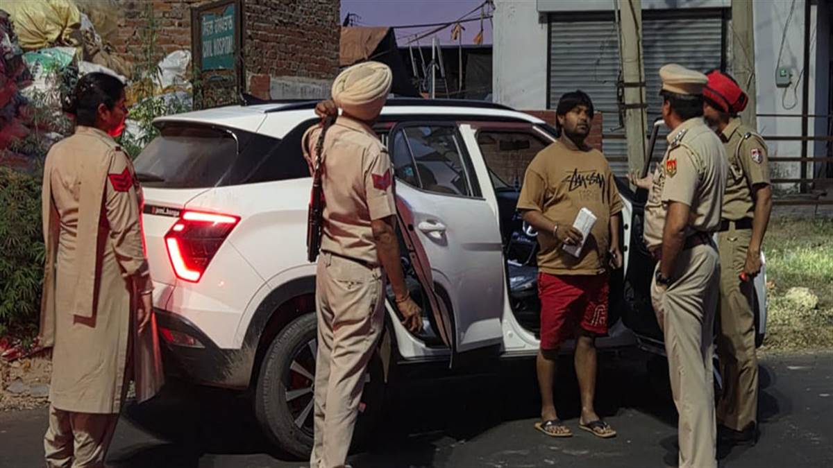 ਪੁਲਿਸ ਨੇ ਕਾਲੀਆਂ ਜਾਲੀਆਂ ਵਾਲੀਆਂ ਗੱਡੀਆਂ ਦੇ ਕੱਟੇ ਚਲਾਨ