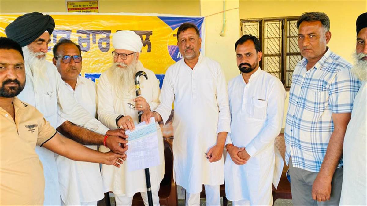 ਜੰਡੀ ਟੰਡੋਹ ਦੀ ਪੰਚਾਇਤ ਨੂੰ 5 ਲੱਖ ਦਾ ਚੈਕ ਦਿੱਤਾ