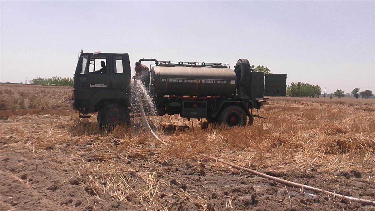 ਪੱਟੀ ਤੇ ਕੰਡਿਆਲਾ ਪਿੰਡ ਦੇ ਇਲਾਕੇ ’ਚ ਉਸ ਵੇਲੇ ਹੜਕੰਪ ਮਚ ਗਿਆ। ਜਦੋਂ ਕਰੀਬ 30 ਏਕੜ ਦੇ ਕਰੀਬ ਖੇਤਾਂ ’ਚ ਕਣਕ ਦੀ ਪੱਕੀ ਫ਼ਸਲ ਨੂੰ ਭਿਆਨਕ ਅੱਗ ਲੱਗ ਗਈ।