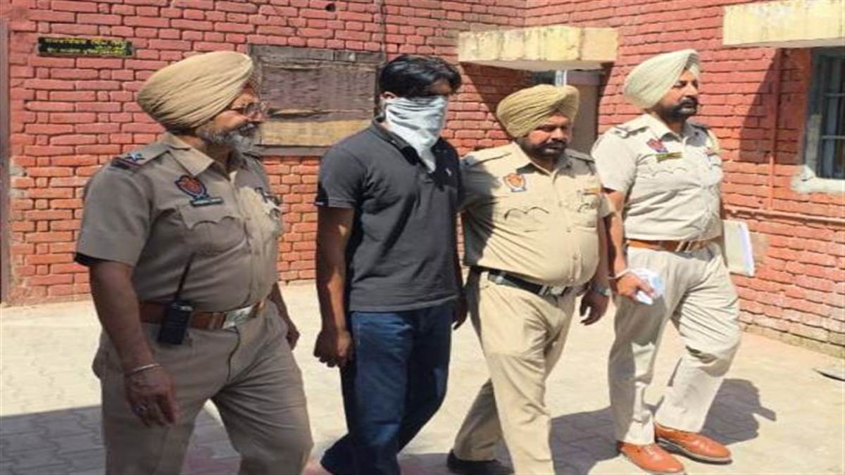 Moga News : ਨਾਜਾਇਜ਼ ਅਸਲੇ ਸਮੇਤ ਸਕਾਰਪੀਓ ਸਵਾਰ ਗ੍ਰਿਫ਼ਤਾਰ, ਤਿੰਨ ਸਾਥੀ ਫ਼ਰਾਰ