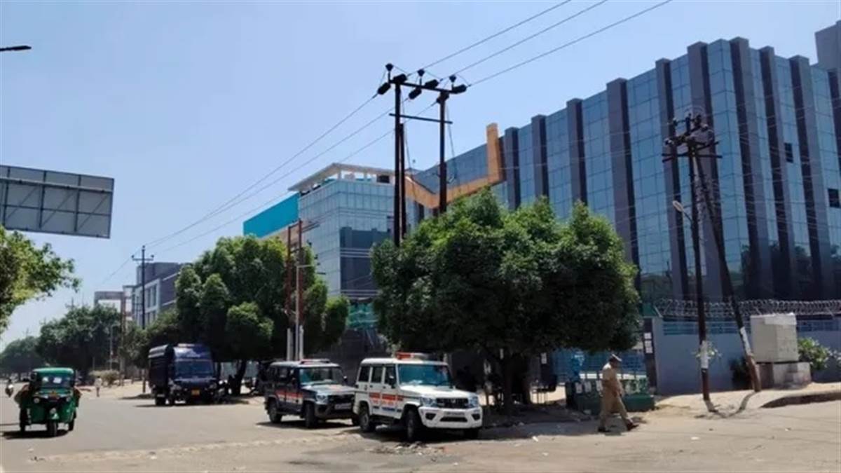 Noida Protest: ਅੱਜ ਵੀ ਨੋਇਡਾ ’ਚ ਮਜ਼ਦੂਰਾਂ ਦਾ ਪ੍ਰਦਰਸ਼ਨ ਜਾਰੀ, ਸੈਕਟਰ 121 ਤੇ ਫੇਜ਼ 2 ’ਚ ਪੱਥਰਬਾਜ਼ੀ; ਪੁਲਿਸ ਨੇ ਕੀਤਾ ਲਾਠੀਚਾਰਜ