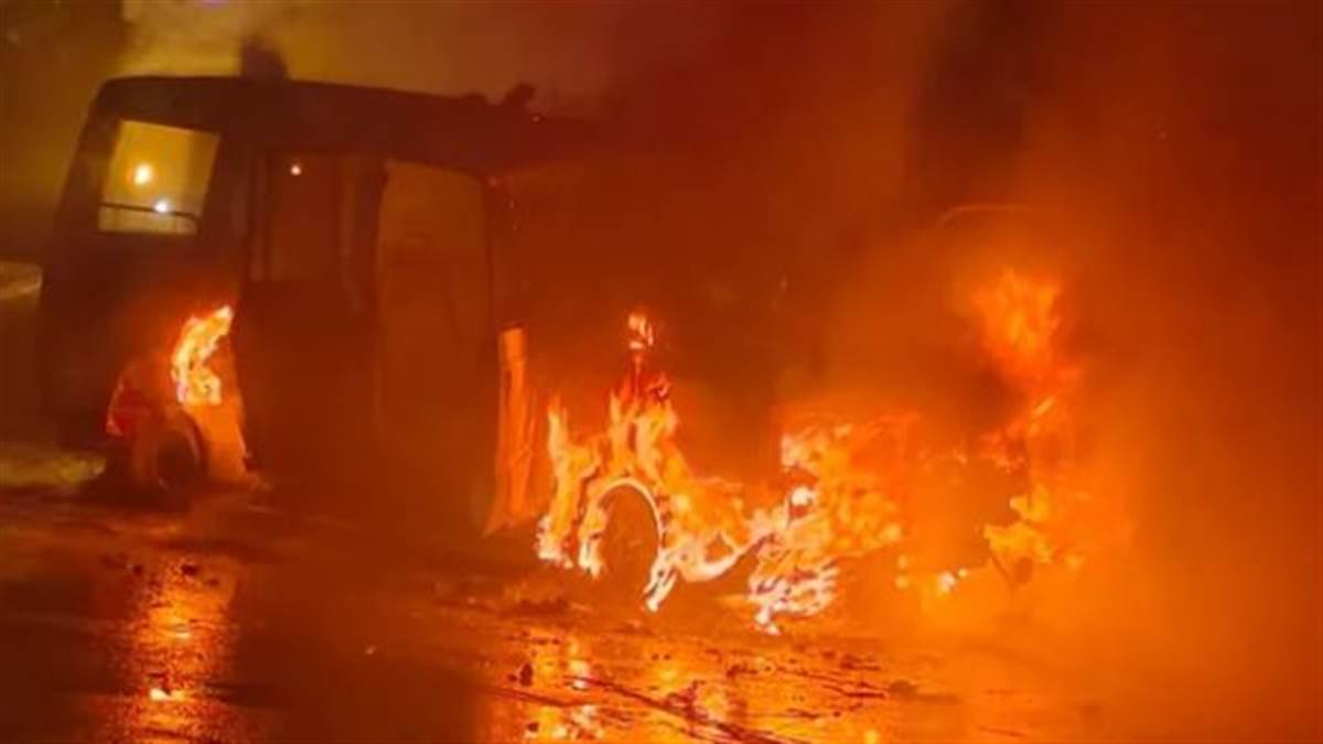 ਲਖੀਮਪੁਰ 'ਚ ਅੰਬੇਡਕਰ ਦੀ ਮੂਰਤੀ ਸਥਾਪਿਤ ਕਰਨ 'ਤੇ ਬਵਾਲ, ਅੱਗਜ਼ਨੀ ਤੇ ਪਥਰਾਅ 'ਚ ਕਹੀ ਪੁਲਿਸ ਮੁਲਾਜ਼ਮ ਜ਼ਖ਼ਮੀ, ਭਾਰੀ ਫੋਰਸ ਤਾਇਨਾਤ