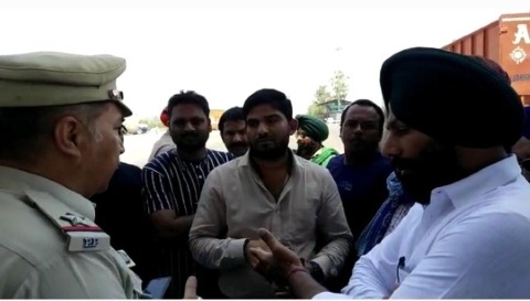 ਟਰੱਕ ਯੂਨੀਅਨ ਨੇ ਟੋਲ ਪਲਾਜ਼ੇ 'ਤੇ ਲਾਇਆ ਧਰਨਾ
