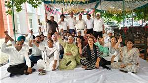 ਵਕੀਲਾਂ ਨੇਜ਼ਿਲ੍ਹਾ ਕਚਹਿਰੀਆਂ 'ਚ ਕੀਤਾ ਰੋਸ ਪ੍ਰਦਰਸ਼ਨ