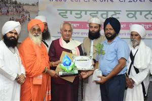 ਪਵਿੱਤਰ ਵੇਈਂ ’ਤੇ ਪੀਐੱਚਡੀ ਕਰਨ ਵਾਲੇ ਖੋਜਕਾਰਾਂ ਦਾ ਕੀਤਾ ਸਨਮਾਨ