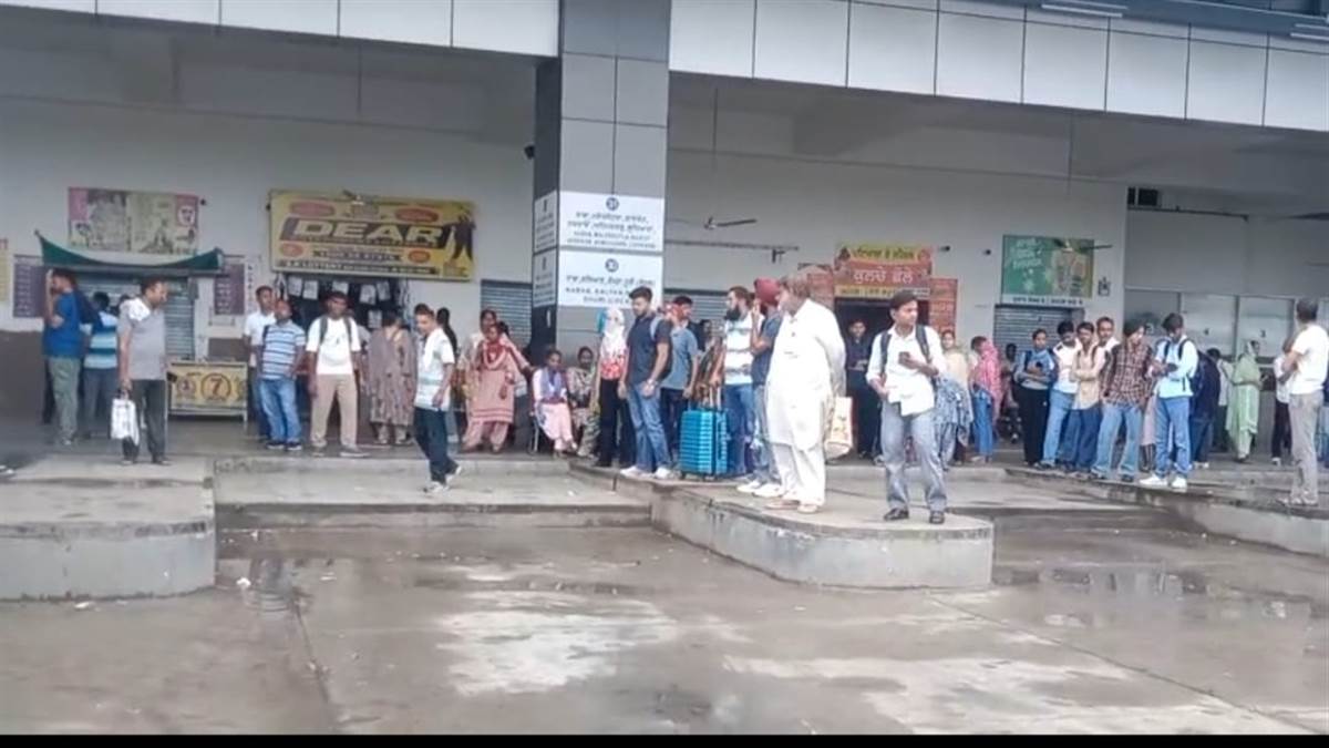 PRTC ਦੇ ਠੇਕਾ ਕਾਮਿਆਂ ਵੱਲੋਂ ਹੜਤਾਲ ਸ਼ੁਰੂ, ਬੱਸਾਂ ਰੋਕ ਕੇ ਸੂਬੇ ਦੇ 27 ਡਿਪੂਆਂ 'ਚ ਕੀਤਾ ਰੋਸ ਪ੍ਰਦਰਸ਼ਨ