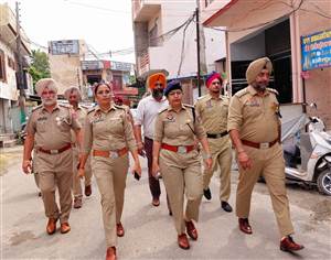 ਟਾਂਡਾ ਪੁਲਿਸ ਨੇ ਸੁਰੱਖਿਆ ਪ੍ਰਬੰਧਾ ਦੇ ਮੱਦੇਨਜ਼ਰ ਕੱਢਿਆ ਫਲੈਗ ਮਾਰਚ