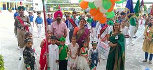 ਇੰਟਰਨੈਸ਼ਨਲ ਸਕੂਲ 'ਚ ਤਿਰੰਗਾ ਲਹਿਰਾਉਣ ਉਪਰੰਤ ਜੇਤੂ ਸਨਮਾਨਿਤ