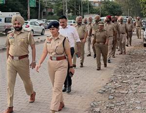 ਅਲਰਟ ਮੋਡ 'ਤੇ ਪੁਲਿਸ ਪ੍ਰਸ਼ਾਸਨ: 15 ਅਗਸਤ ਦੇ ਮੱਦੇਨਜ਼ਰ ਜ਼ੀਰਕਪੁਰ 'ਚ ਕੱਢਿਆ ਗਿਆ ਫਲੈਗ ਮਾਰਚ, ਸੁਰੱਖਿਆ ਦੇ ਪੁਖ਼ਤਾ ਪ੍ਰਬੰਧ