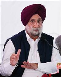ਗਿਆਨੀ ਰਘਬੀਰ ਸਿੰਘ ਦੇ ਘਰ ਦੇ ਬਾਹਰ ਗੋਲੀਬਾਰੀ ਬੇਹੱਦ ਚਿੰਤਾਜਨਕ, ਦੋਸ਼ੀਆਂ ਖ਼ਿਲਾਫ਼ ਹੋਵੇ ਸਖ਼ਤ ਕਾਰਵਾਈ : ਰੰਧਾਵਾ