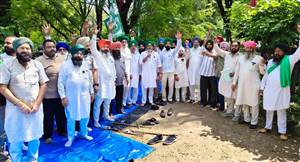 ਅਣ-ਐਲਾਨੇ ਬਿਜਲੀ ਕੱਟਾਂ ਖ਼ਿਲਾਫ਼ ਕਿਸਾਨਾਂ ਵੱਲੋਂ ਪਾਵਰਕਾਮ ਦਫ਼ਤਰ ਦੇ ਬਾਹਰ ਰੋਸ ਮੁਜ਼ਾਹਰਾ
