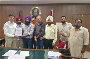 ਬੰਦ ਪਏ 16 ਆਰਓ ਚਾਲੂ ਕਰਨ ਲਈ ਡੀਸੀ ਨੂੰ ਦਿੱਤਾ ਮੰਗ ਪੱਤਰ