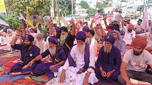 ਕਿਸਾਨ ਮਜ਼ਦੂਰ ਮੋਰਚੇ ਵੱਲੋਂ ਮੰਤਰੀ ਡਾ. ਰਵਜੋਤ ਦੇ ਦਫ਼ਤਰ ਦਾ ਘਿਰਾਓ