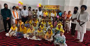ਗੁਰਮਤਿ ਪ੍ਰਸ਼ਨੋਤਰੀ ਮੁਕਾਬਲੇ ਦੇ ਜੇਤੂ ਬੱਚੇ ਸਨਮਾਨਿਤ