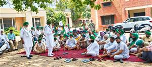 ਕਿਸਾਨਾਂ ਨੇ ਐਕਸੀਅਨ ਤੇ ਐੱਸਸੀ ਬਿਜਲੀ ਬੋਰਡ ਦਫ਼ਤਰ ਘੇਰਿਆ