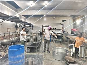ਤਿਉਹਾਰਾਂ ਦੇ ਮੱਦੇਨਜ਼ਰ ਮੋਗਾ ’ਚ ਫੂਡ ਸੇਫਟੀ ਟੀਮ ਨੇ ਚਲਾਈ ਚੈਕਿੰਗ ਮੁਹਿੰਮ