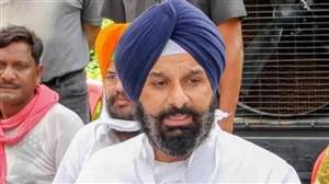 ਕਾਗਜ਼ਾਂ 'ਚ ਬੱਚੇ, ਜੇਬ 'ਚ ਫੰਡ! ਮਜੀਠੀਆ ਨੇ ਸੰਗਰੂਰ ਦੇ ਸਕੂਲਾਂ 'ਚ ਚੁੱਕਿਆ ਫਰਜ਼ੀਵਾੜੇ ਦਾ ਮੁੱਦਾ, ਜਾਂਚ ਦੀ ਰੱਖੀ ਮੰਗ
