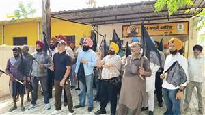 ‘ਆਪ’ ਵਰਕਰਾਂ ਵੱਲੋਂ ਸਾਬਕਾ ਵਿਧਾਇਕ ਬਲਵਿੰਦਰ ਸਿੰਘ ਲਾਡੀ ਦਾ ਵਿਰੋਧ