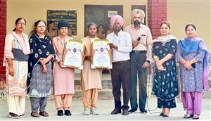 ਰਾਸ਼ਟਰੀ ਗਤਕਾ ਚੈਂਪੀਅਨਸ਼ਿਪ ’ਚ ਸੋਨ ਤਮਗੇ ਜਿੱਤਣ ਵਾਲੀਆਂ ਵਿਦਿਆਰਥਣਾਂ ਦਾ ਸਨਮਾਨ