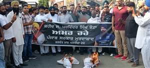 ਕਾਂਗਰਸੀਆਂ ਨੇ ਮੁੱਖ ਮੰਤਰੀ ਤੇ ਡਾ. ਰਵਜੋਤ ਦਾ ਪੁਤਲਾ ਫੂਕਿਆ