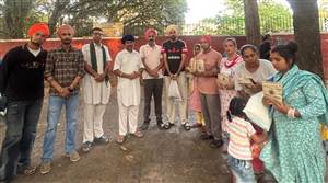 ਪੀਜੀਆਈ ਲੰਗਰ ਲੋੜਵੰਦ ਸੇਵਾ ਮਿਸ਼ਨ ਵੱਲੋਂ ਦਵਾਈਆਂ ਤੇ ਰਾਸ਼ਨ ਭੇਟ